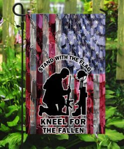 veteran soldier kneeling flag mln67f 3304