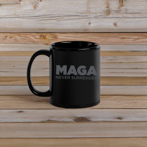 Trump MAGA NEVER SURRENDER Mug